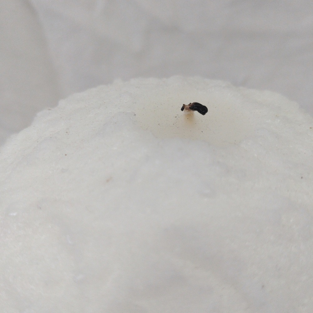 PartyLite Snowball Candle Q6810 White Textured 6 Inch Sphere Winter Decor USA - Picture 5 of 7